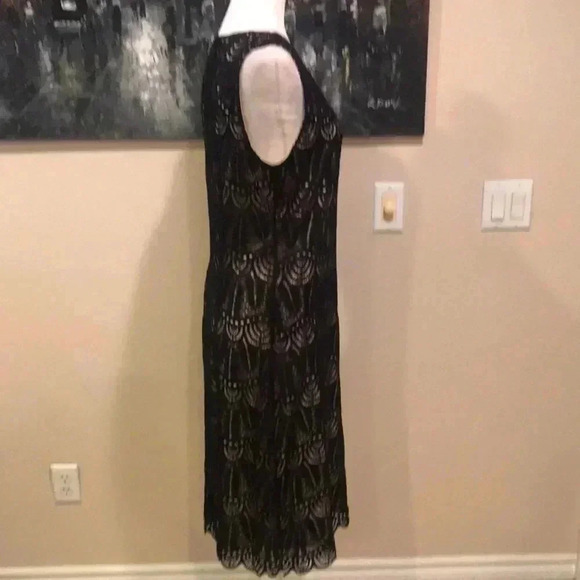 Sharagano Floral black Lace Overlay w/Tan Lining & Exposed Zipper-Size 12 - Picture 3 of 11